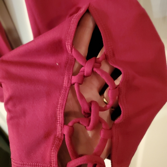 Women's workout capris - Picture 3 of 5